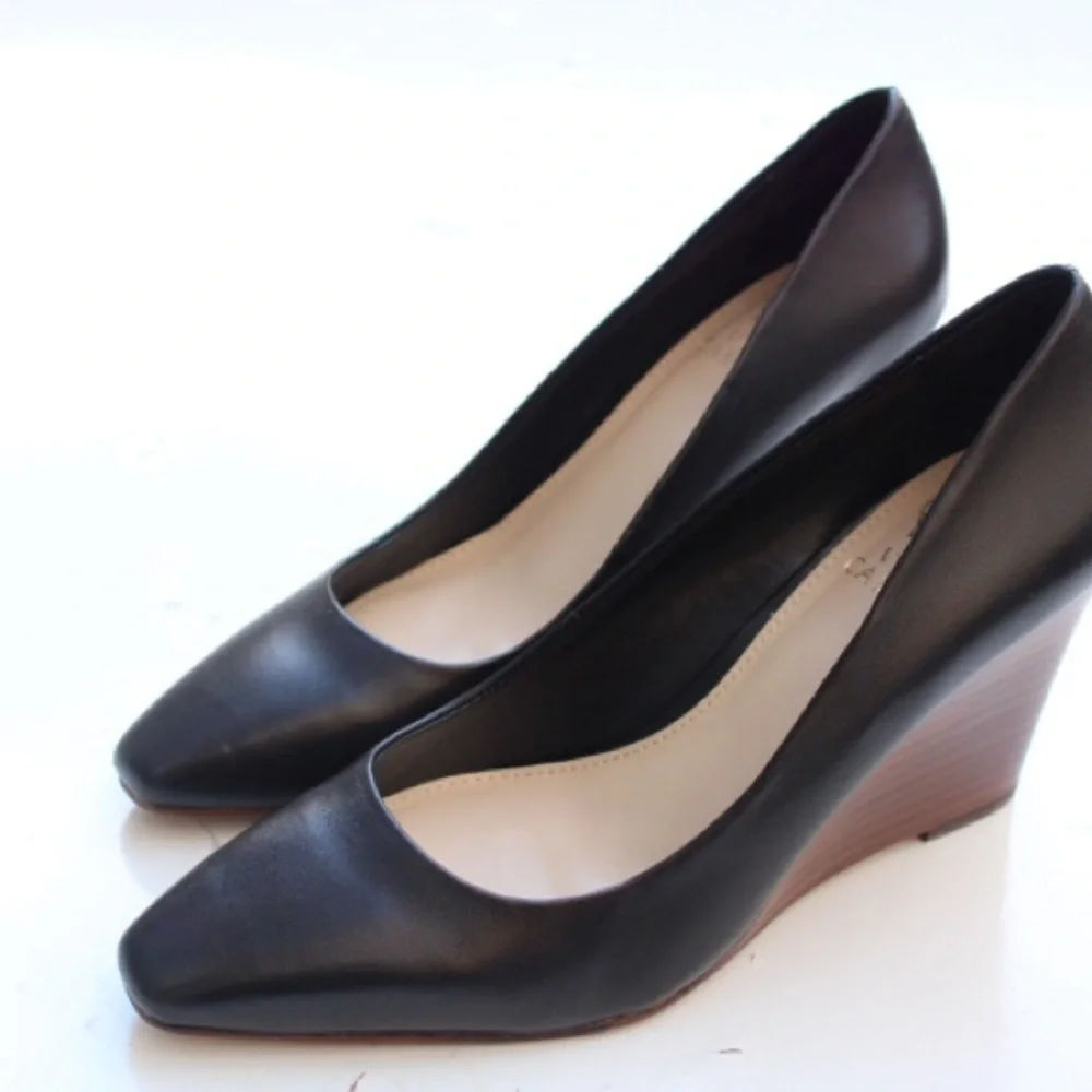 NWOT Vince Camuto wedges